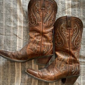 Artist brown pointed toe cowboy boots!